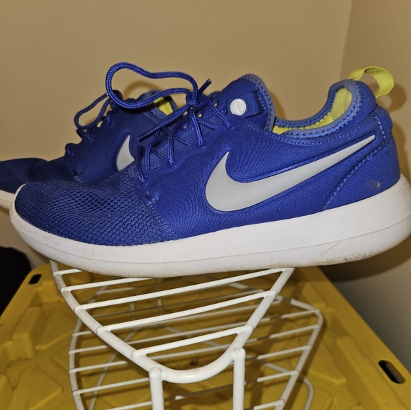Size 8.5 Nike Roshe Two Paramount Training Running Shoes - Picture 1 of 3